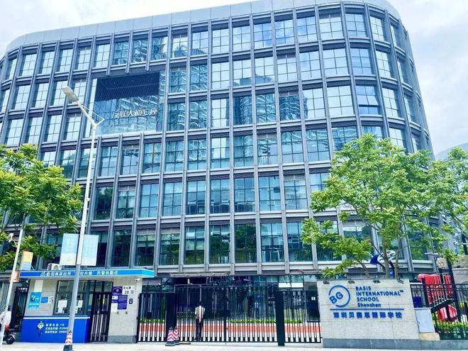 熱烈祝賀我公司承接深圳貝賽思外籍人員子女學校（報告廳、黑匣子）舞臺設備工程